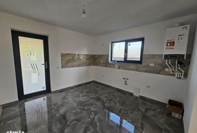 Casă cu 4 camere cu Teren 650 Mp în Central - 2