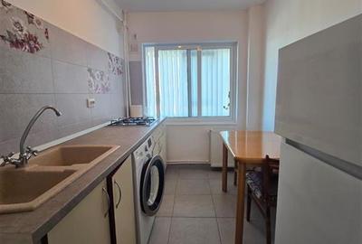 Apartament cu 2 camere semidecomandat în Podu Roș