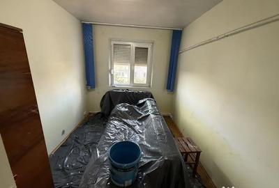 Apartament cu 3 camere semidecomandat în Km 4 - 3