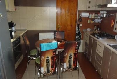 Casă cu 4 camere cu Teren 7800 Mp în Central - 7