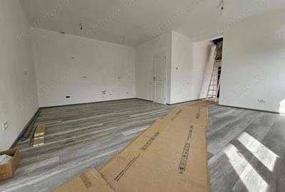 Casă cu 3 camere în Dumbrăvița