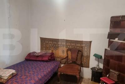 Casă cu 4 camere cu Teren 2800 Mp în Central - 2