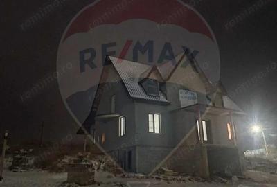 Casă cu Teren 5232 Mp în Mogoșești - 2