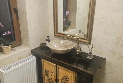 Casă cu 5 camere cu Teren 100 Mp în 1 Decembrie - 2