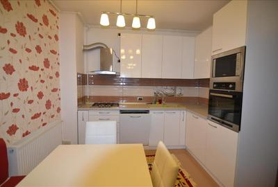 Apartament cu 3 camere decomandat, mobilat în Tractorul - 5