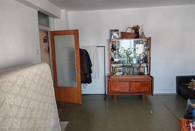 Pantelimon centru , langa Scoala - 14