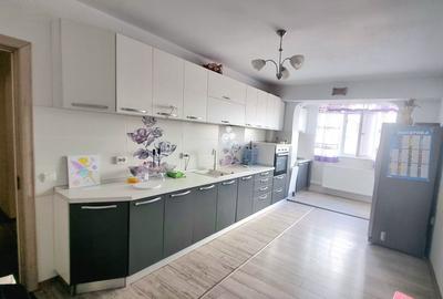 Apartament cu 3 camere decomandat în Sârbi - 1