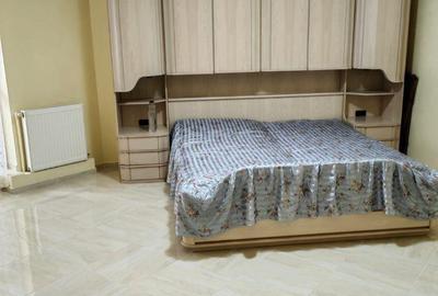 Garsonieră decomandată, mobilată în Piața Centrală