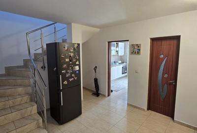 Casă cu 4 camere în Central