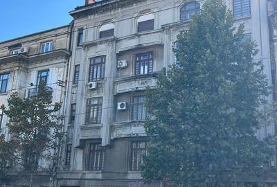 Apartament cu 3 camere nedecomandat în Armeneasca