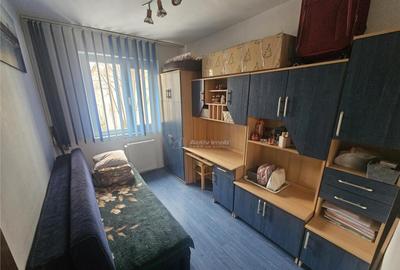 Apartament cu 3 camere nedecomandat în Micro III - 3