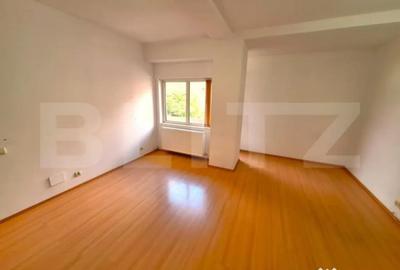 Spațiu comercial, de 92 mp, în P-ța Rosetti - 12