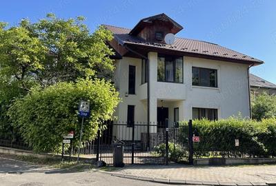 Casă cu 5 camere cu Teren 368 Mp în Central - 3