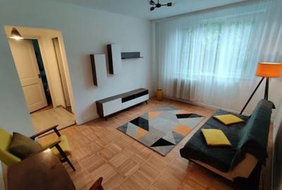 Apartament cu 2 camere semidecomandat în Soarelui