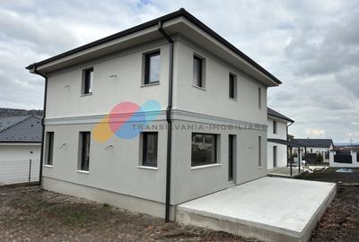 Casă individuală cu 4 camere cu Canalizare în Chinteni
