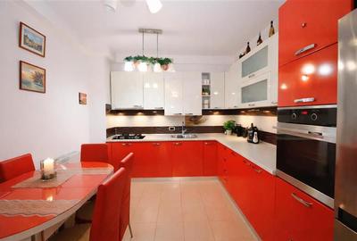 Apartament cu 2 camere decomandat, mobilat în Tractorul - 2