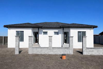 Duplex cu 3 camere cu Canalizare în Moșnița Nouă - 1