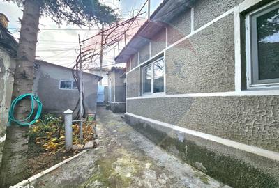 Casă cu 3 camere cu Canalizare în Central - 1