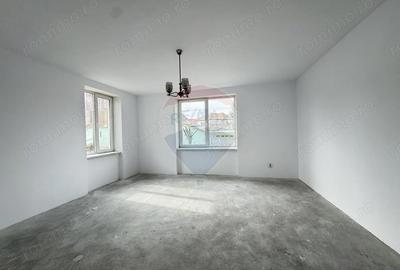 Casă cu 4 camere cu Teren 337 Mp în Est - 1