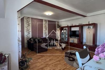 De vanzare- Apartament 3 camere str Luptei - 12