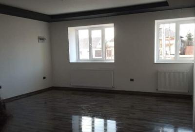 Casa Unirea formata din doua apartamente,cu doua intrari separate. - 14