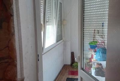 Apartament cu 4 camere în Petrila - 2