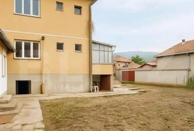 Casa pentru familie, cu curte mare ?i ie?ire la rau in Cugir - 1