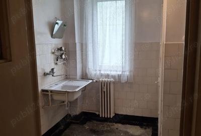 De vanzare apartament semidecomandat - 4