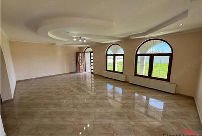 Casă cu Canalizare în Hângulești - 10