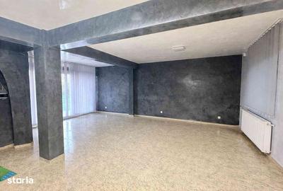 Casă cu 5 camere cu Garaj în Central - 4