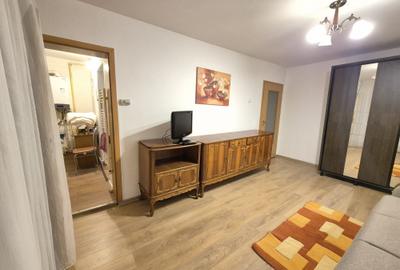Vanzare apartament 2 camere decomandat etaj intermediar  Str.Carpatilor - 4