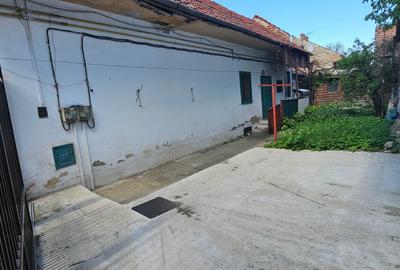Casă individuală cu 4 camere cu Canalizare în 13 Decembrie - 2