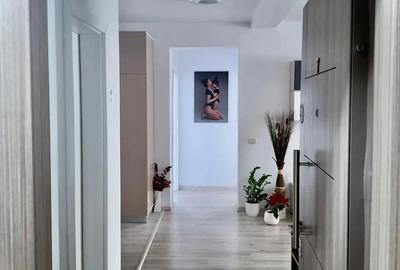 Apartament cu 3 camere semidecomandat, mobilat în Braytim