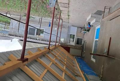 Casă cu 5 camere cu Teren 4000 Mp în Valea Nucarilor - 1