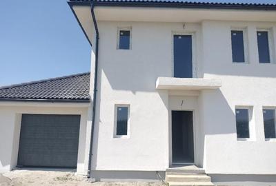 Casă individuală cu 4 camere cu Canalizare în Titulescu - 3