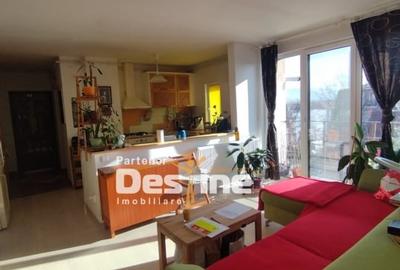 Apartament cu 3 camere semidecomandat, mobilat în Republicii - 1