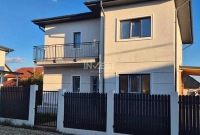 Casă cu 4 camere în Breazu