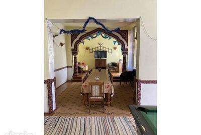 Casă cu 10 camere cu Teren 1200 Mp în Central - 2