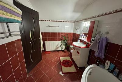 Casa cu teren si sala de evenimente de vanzare in Odobesti - 13
