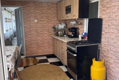 Casă cu 3 camere în Broșteni - 1