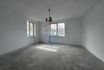 Casă cu 4 camere cu Teren 337 Mp în Est - 1