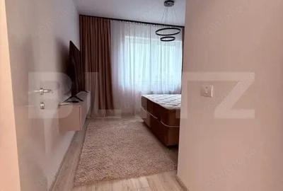 Apartament cu 3 camere semidecomandat în Tractorul - 7