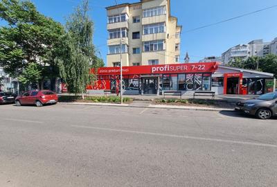 Apartament cu 3 camere decomandat, mobilat în Central
