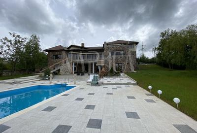 Casă individuală cu 10 camere cu Canalizare în Făget