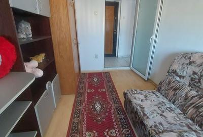 Apartament cu 3 camere decomandat în Micro 4 - 6