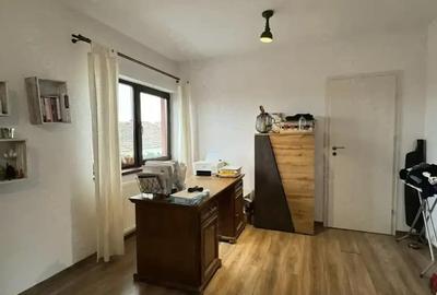 Apartament cu 3 camere decomandat în Ghiroda - 2