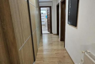Apartament cu 3 camere decomandat în Primo