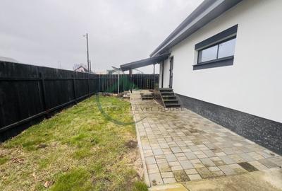 Casa cu 4 camere, zona Coresi Mall, 930mp teren - 2