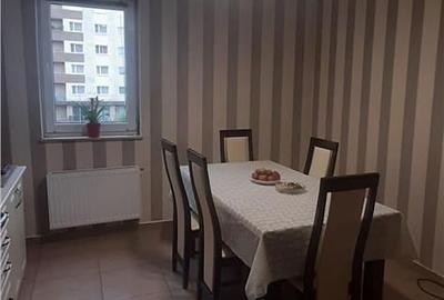 Apartament cu 2 camere decomandat în Tractorul