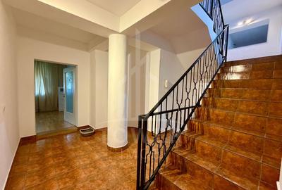 Casă individuală cu 8 camere cu Canalizare în Central - 27